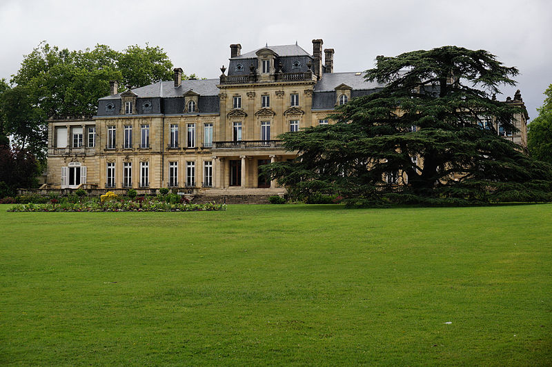 File:Château Bourran sous la pluie Merignac 33.jpg