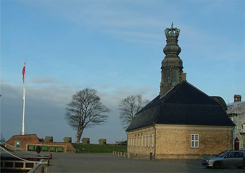 File:Hovedvagten, Nyholm 2005.jpg