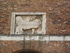 Leone di San Marco su Porta Santa Lucia, scalpellato nel 1797 alla caduta della Serenissima