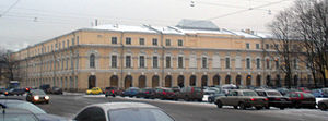 Здание Новобиржевого гостиного двора на Менделеевской линии, где располагается факультет