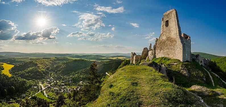 Ruins of the Čachtice Castle in Čachtice, Trenčín, Slovakia Photograph: Vladimír Ruček Licensing: CC-BY-SA-4.0