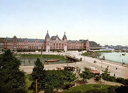 Amsterdam Centraal station, by Detroit Publishing Company (edited by Durova)