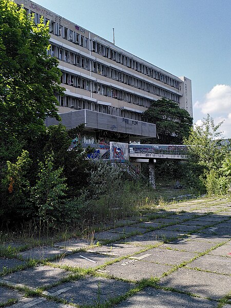 File:Ehemalige Klinik des Ministeriums für Staatssicherheit in Berlin-Buch.jpg