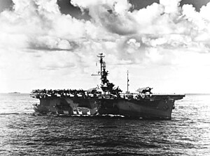 USS Wake Island в заливе Лингаен, Филиппины, 5 января 1945 года