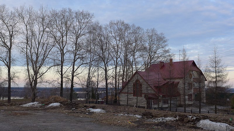 File:Возле дома-музея олимпийской чемпионки Раисы Сметаниной - panoramio.jpg