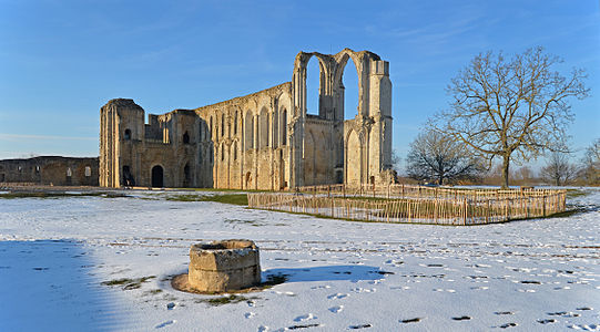 Maillezais Cathedral, by Selbymay