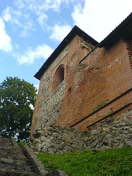 File:Aukstutine pilis.Upper Castle. Vilnius 12.jpg