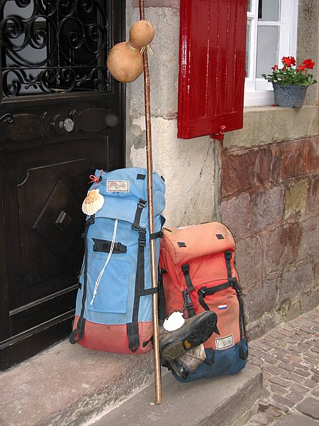 File:Saint Jean Pied de Port Sacs Pélerins.jpg