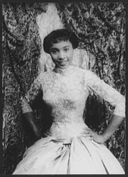 File:Portrait of Diahann Carroll LCCN2004662670.jpg