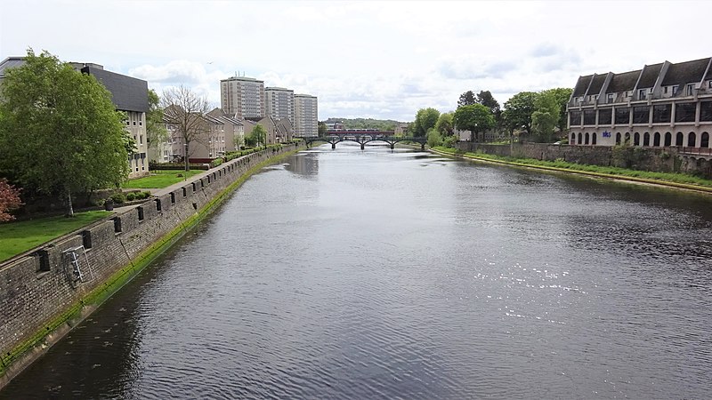 File:Ayr, River Ayr. View upstream from the Auld Brig.jpg