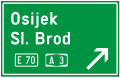 D08 Preliminary direction indicator at a portal over one lane