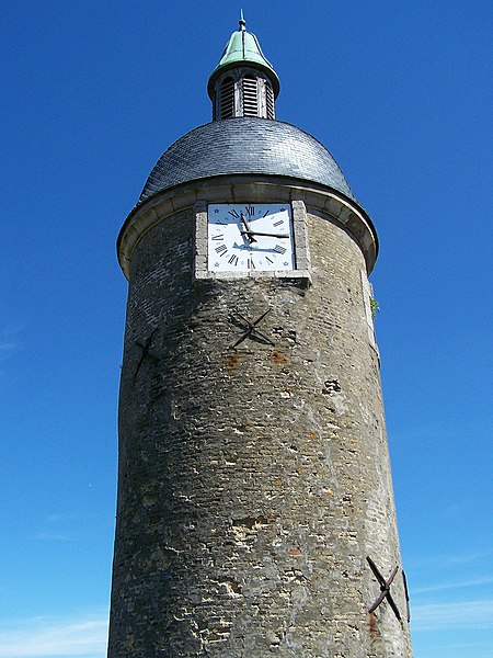 File:Clock Tower of Guînes - panoramio.jpg