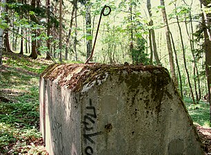 "Betongpiano" med maskeringsögla.