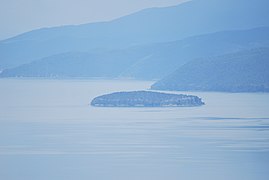 Le lac Prespa et l'île de Golem Grad.