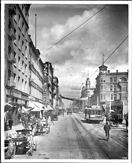 c. 1904, 400 block of Main looking north from 5th St. Lexington Hotel (now demolished) at #443 left; turreted Hotel Westminster, back right. Main Street Savings Bank Building at #426 (right foreground, round roof turret).