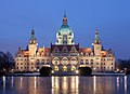 "Neues_Rathaus_Hannover_abends.jpg" by User:Der Wolf im Wald