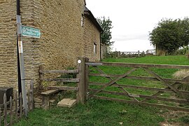 Footpath to Kings Sutton - geograph.org.uk - 5887277.jpg