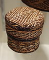 Panier et son couvercle tissés en fibre végétale (roseaux) - Longo Bonda - Côte de Loango - Gabon fin du xixe siècle. Cincinnati Art Museum.