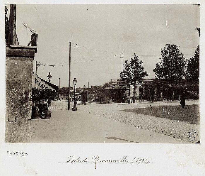 File:Porte de Romainville, actuelle Porte des Lilas, 20ème arrondissement, Paris. PH40250.jpg