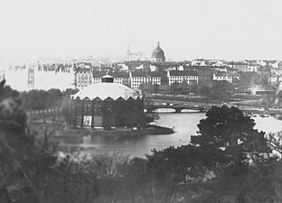 Vy från Skansen med gamla Djurgårdsbron i bakgrunden, 1890.