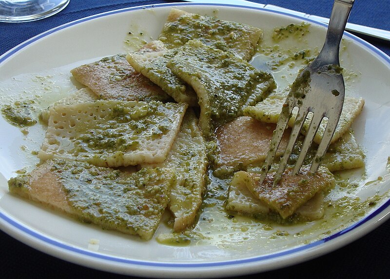 File:Testaroli-Pesto-Pontremoli-2800.jpg