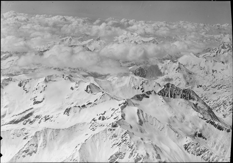 File:ETH-BIB-Gemsstock, Blick nach Südsüdwesten (SSW), Basòdino-LBS H1-016390.tif