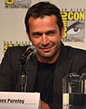 James Purefoy jwe kòm Laurens Bancroft.