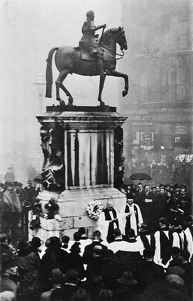 File:Trafalgar Square (14979057415).jpg