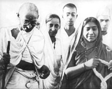 Mahatma & Sarojini Naidu 1930.JPG