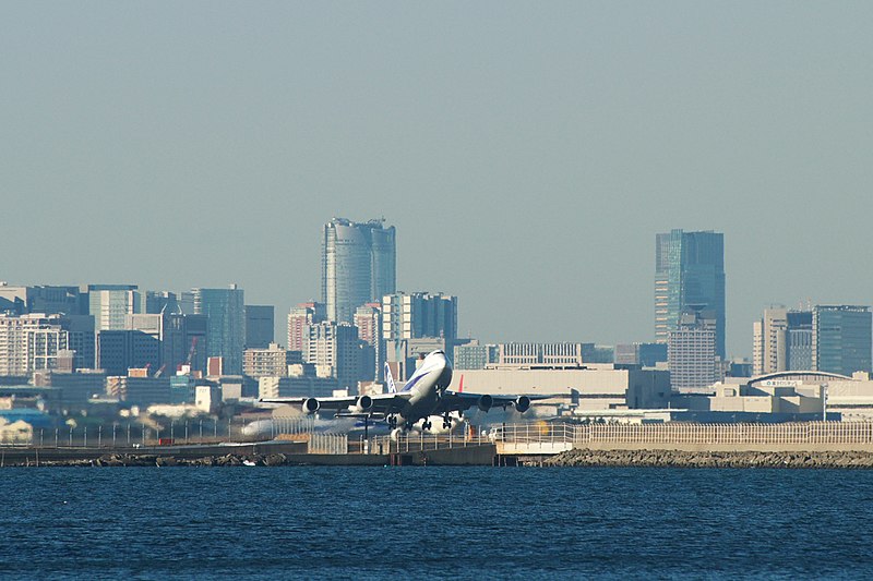 File:ANA B747-400D(JA8959) take off @HND RJTT (3243524557).jpg