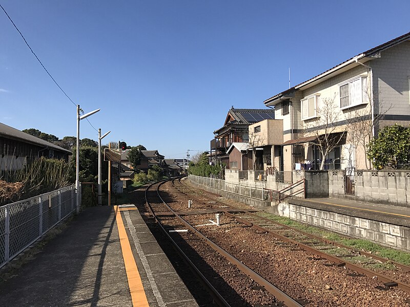 File:Platform of Kojiromachi Station 1.jpg