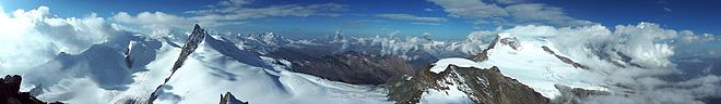 photo panoramique des alpes suisses prise depuis le sommet de l'« Allalinhorn »