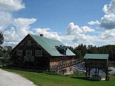 Moulin sur la rivière.