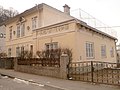 Pigers Haus und Atelier in der Riedenburg, mit von ihm modelliertem Fassadenschmuck.