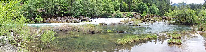 Deadline Falls on the North Umpqua River