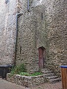 Photographie de la porte d'accès menant à l'escalier.