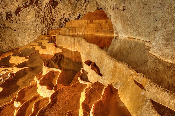 1. Platz: die Stopića-Höhle bei Sirogojno in Serbien (Cedomir Zarkovic)