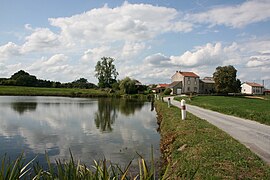 Village et étang des Houillères.JPG