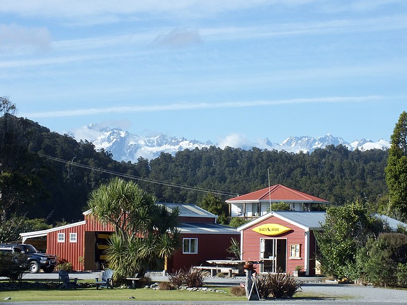 File:Ōkārito Lagoon • Okarito Kayaks • MRD 04.jpg