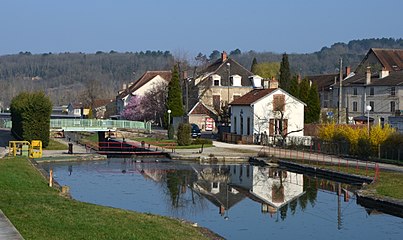 Écluse à Montbard