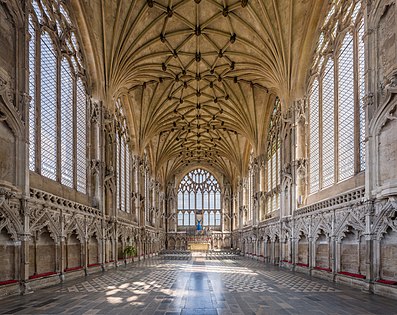 Abóbadas em cruzaria Flamboyant com nervuras ornamentais na Lady Chapel da Catedral de Ely (iniciado em 1321)