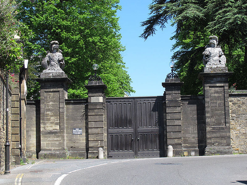 File:Petworth House- main gate (geograph 2964274).jpg