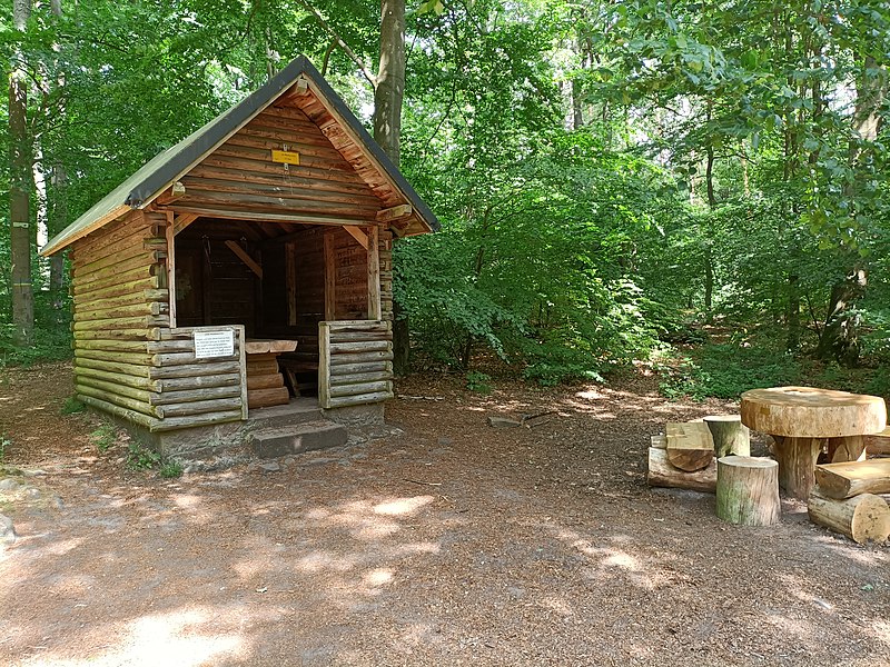 File:Schutzhütte Am Weißen Stich.jpg