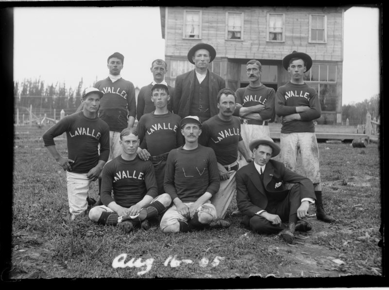 File:LaVallee men's baseball team (I0002400).tif