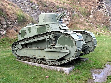 Renault FT-17 a fost primul tanc cu o turelă care se putea roti 360°.