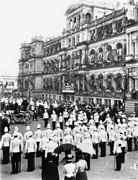 StateLibQld 1 139704 Lord Lamington addresses Federation Day crowds, Brisbane, 1901.jpg