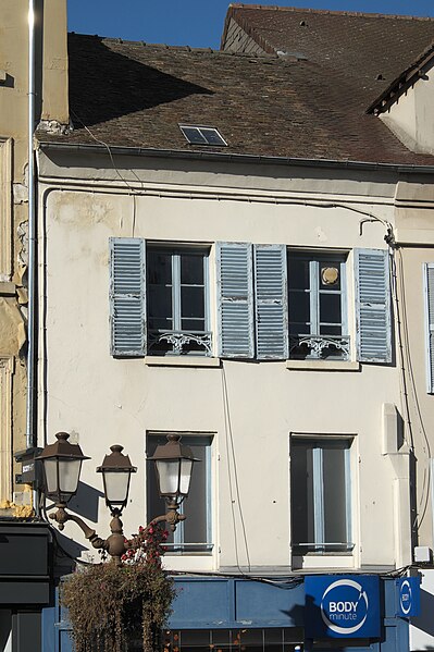 File:Mantes-la-Jolie (78) Place du Marché 486.jpg