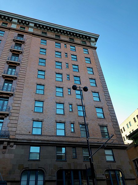 File:Metropole Hotel Building (21c Hotel), Cincinnati, OH (33345455498).jpg