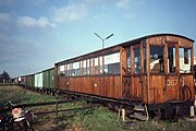 Houten RTM-rijtuig 367 in Hellevoetsluis in 1985.