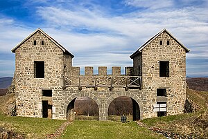 Porta da cidade romana de Porolisso, na comuna de Mirşid